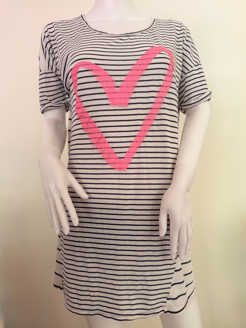 Victorias Secret S/P. Pink freestyle drawn heart.